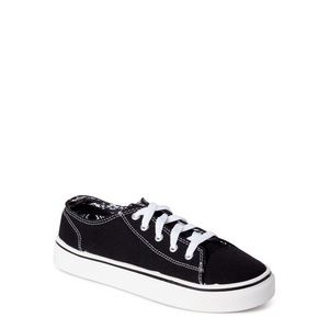 NWT!  Boys Chuck Taylor Sneakers (Size 4) Converse Style